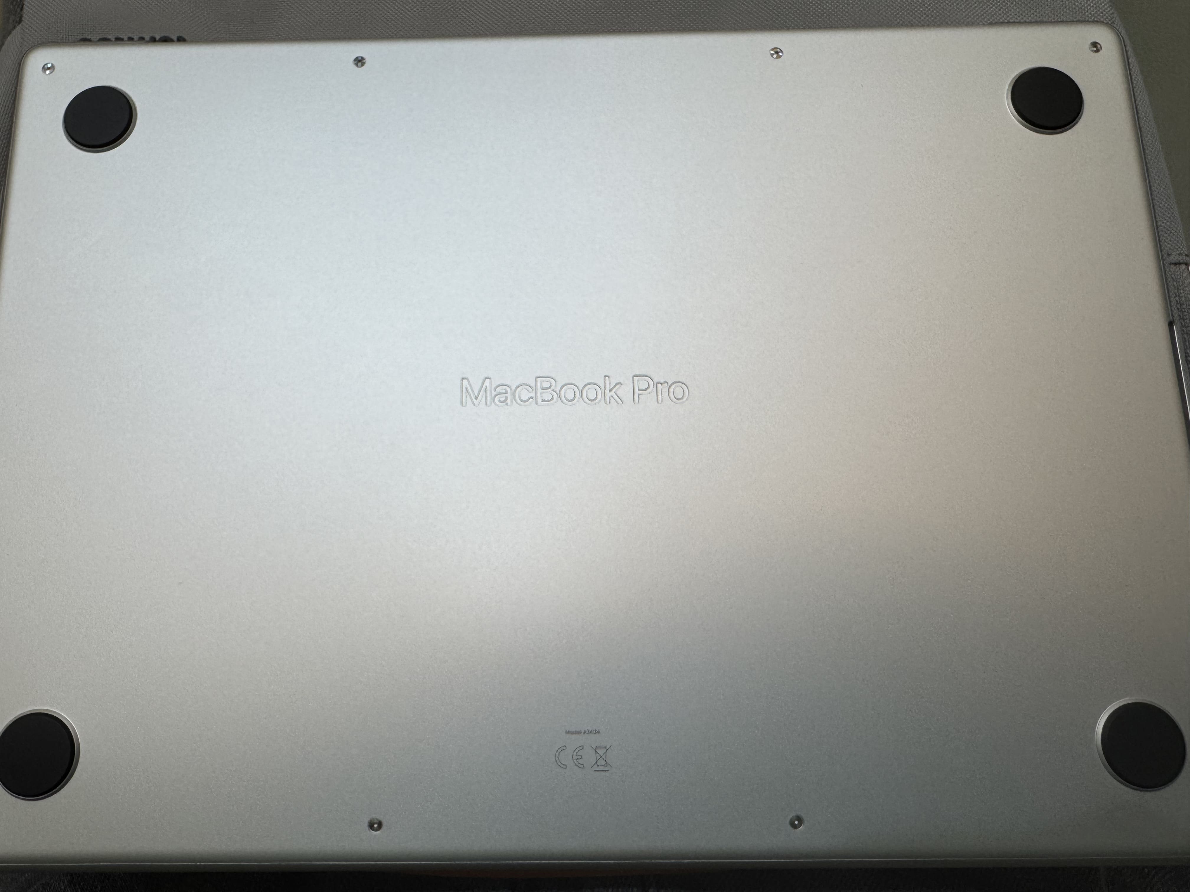 被刮傷換成沒有序號在上面的背殼