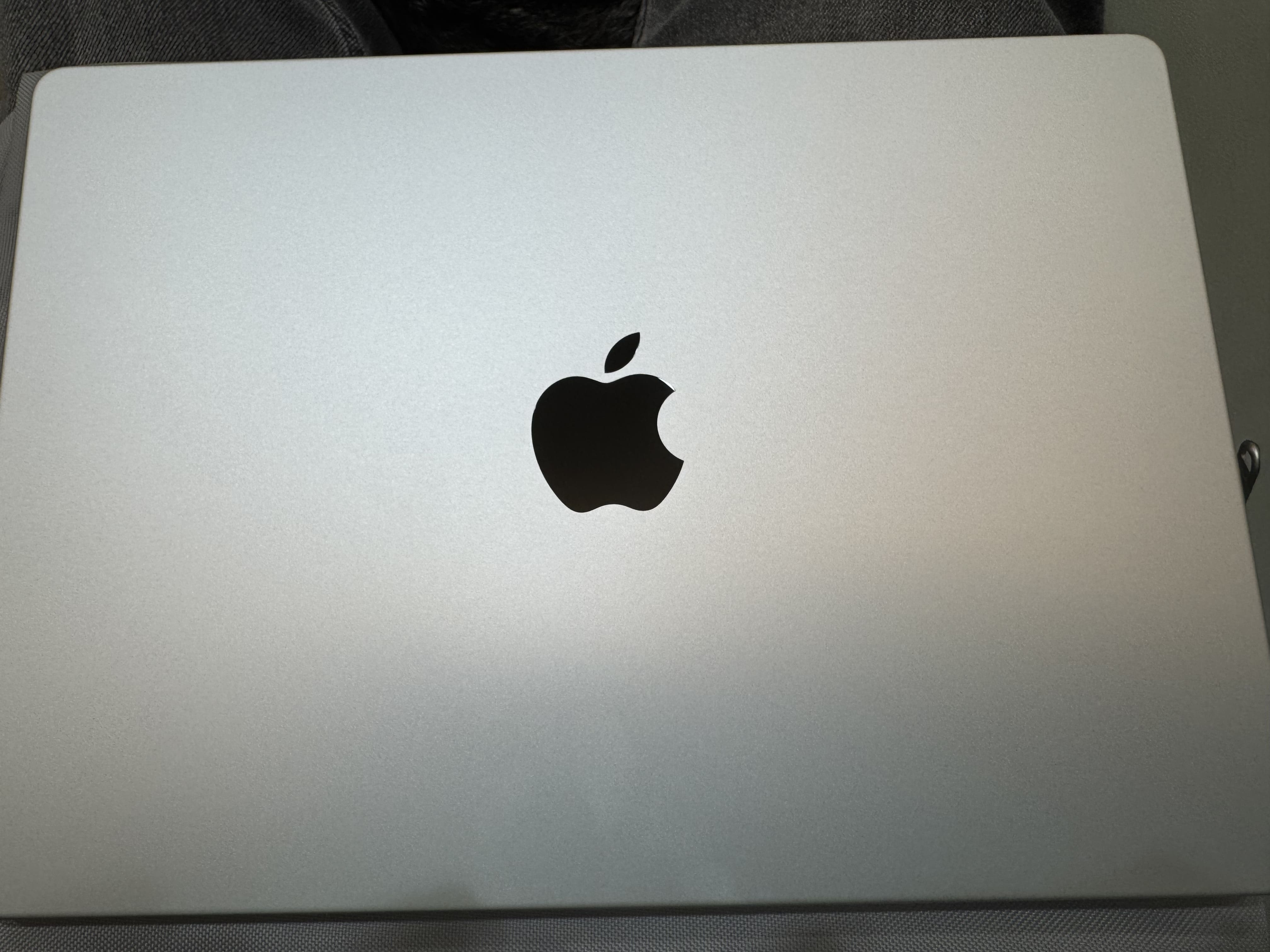 整個螢幕連背板都換掉的正面